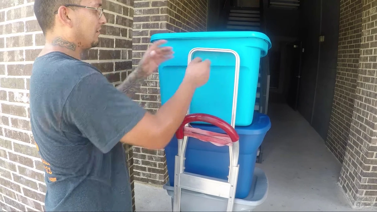 Jackson local movers loading truck in Jackson, TN